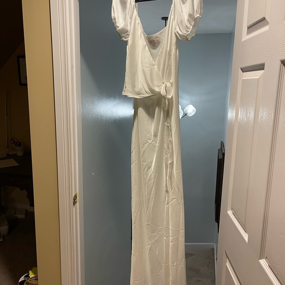 Elegant White Maxi Dress with Puff Sleeves. Perfect for bridal events! NWOT.